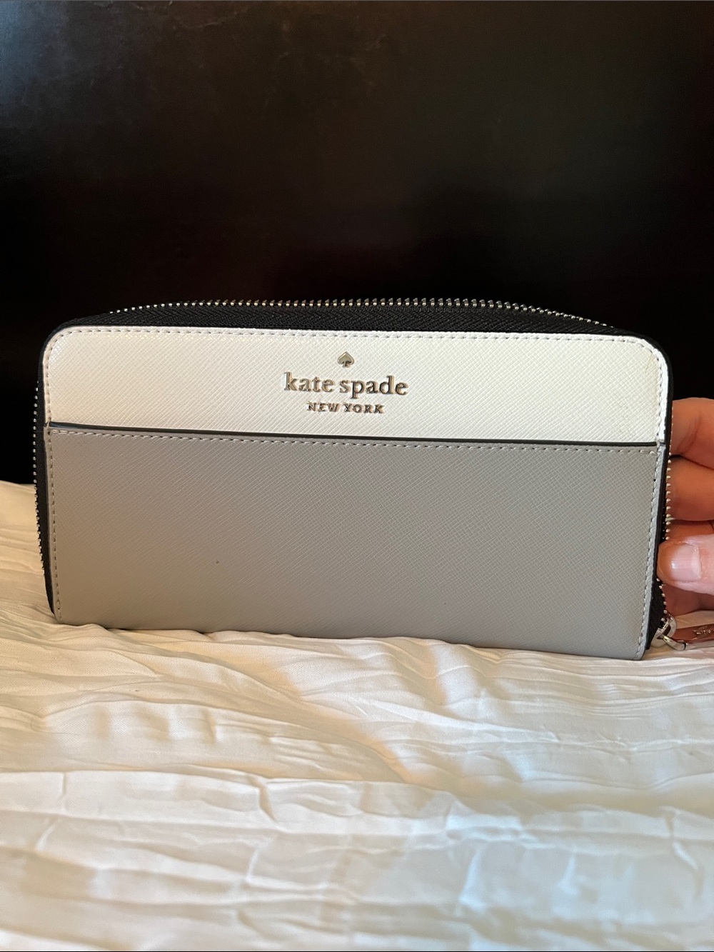 kate spade Two-Tone Zip Wallet in White and Light Gray with Gold Logo